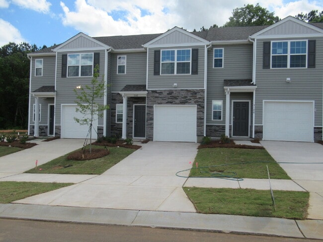 Building Photo - New Townhome for Rent in Lincolnton!
