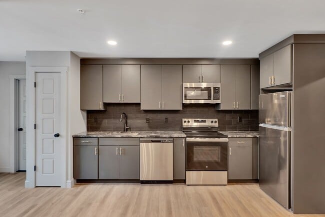 Building Photo - 36 Pawling Ave Unit 203