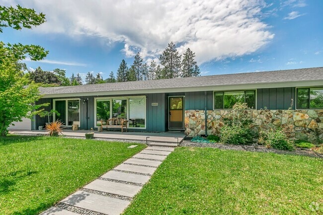 Building Photo - Updated Three Bedroom Ranch House with mod...