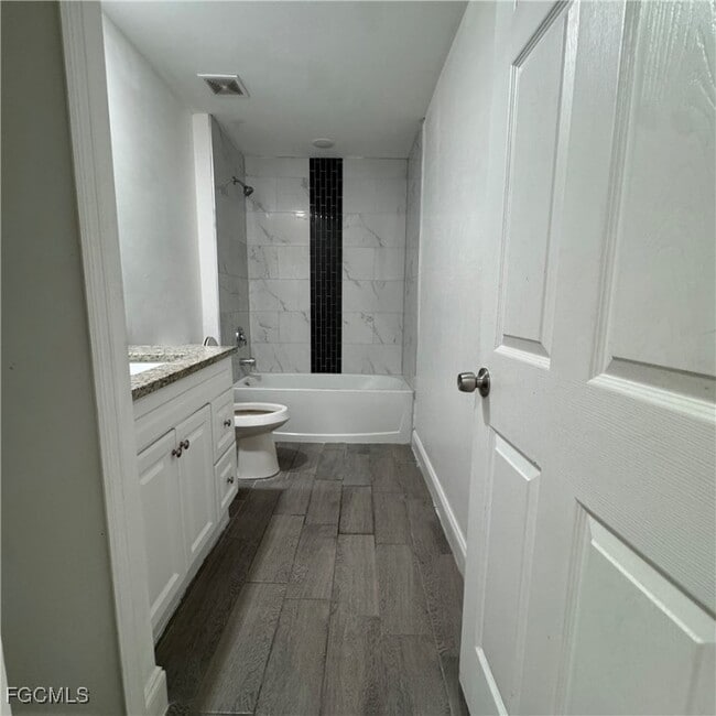 Building Photo - 1582 Gretchen Ave S