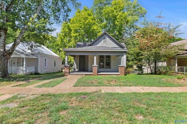 Photo - 109 5th Ave NW