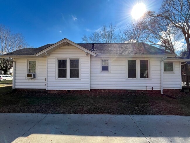 Photo - Charming 2-bedroom, 1-bathroom house