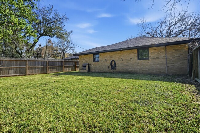 Photo - 612 Sunset Ln