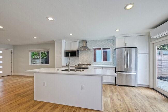 348 La Mesa Ave