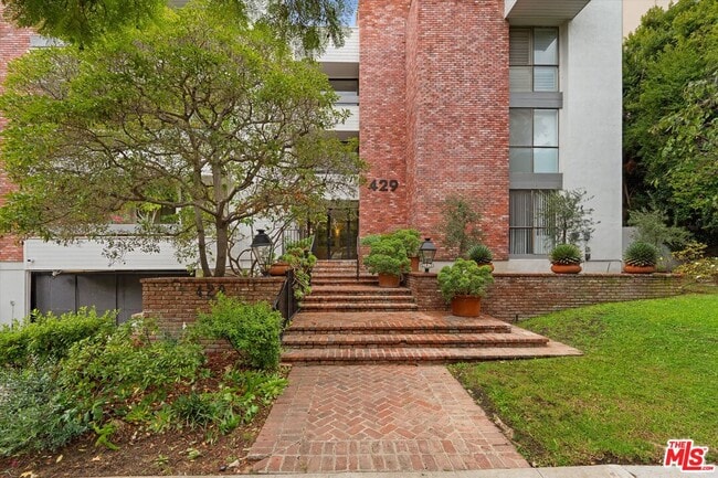 Photo - 429 N Oakhurst Dr Unit 203