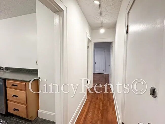 Photo - Courtland Ave. Apartments Unit Courtland - 3