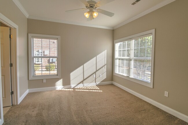 Building Photo - 2077 Silvercrest Dr Unit C Rental