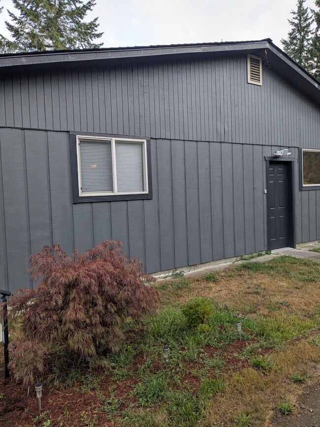 Front entry - 1871 SE Van Skiver Rd Casa