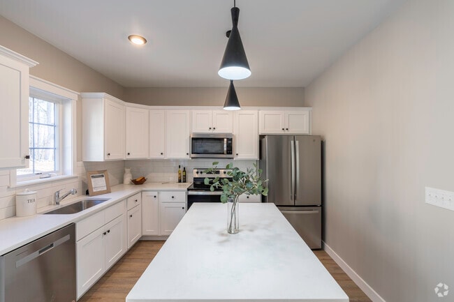 28 Cottage Lane : 2BR 1.5BA, Kitchen - MCO Lancaster Cottages