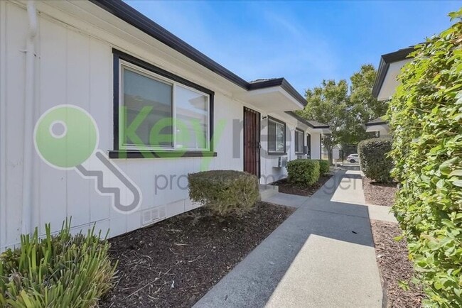 Photo - 1071 Santiago Ave