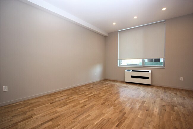 Photo - 661 Lincoln Pl