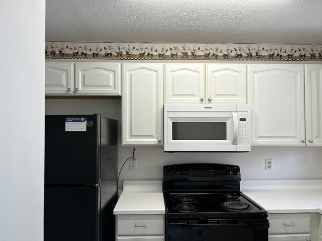 Building Photo - 55 Vining Ct Unit 1 Rental