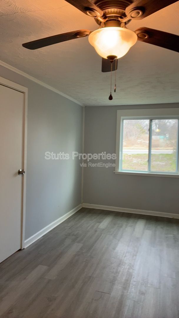 Photo - 2410 Veterans Dr