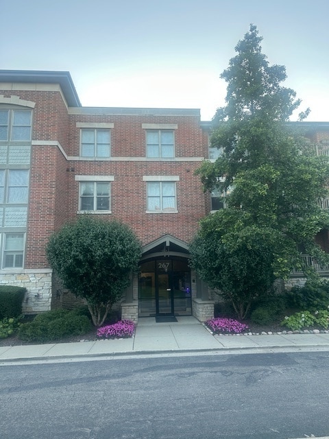 Building Photo - 267 E Railroad Ave Unit 301 Rental
