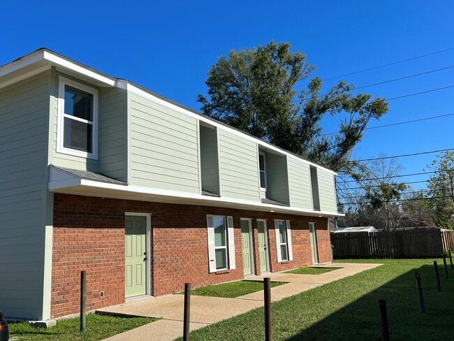 Photo - 1204 Cambridge Dr