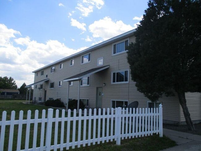 Building Photo - 2 bedroom in Billings MT 59105 Rental