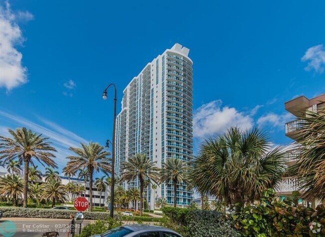 Building Photo - 1945 S Ocean Dr Unit 1706 Rental