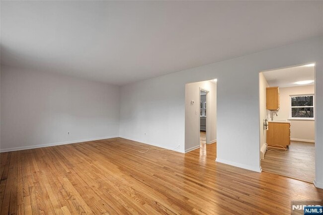 Photo - 121 Regency