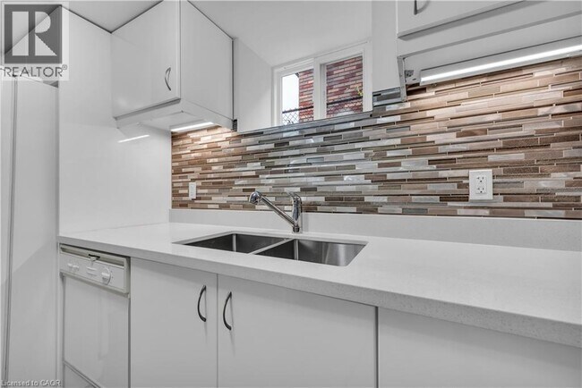 Photo - 17 Victor Blvd