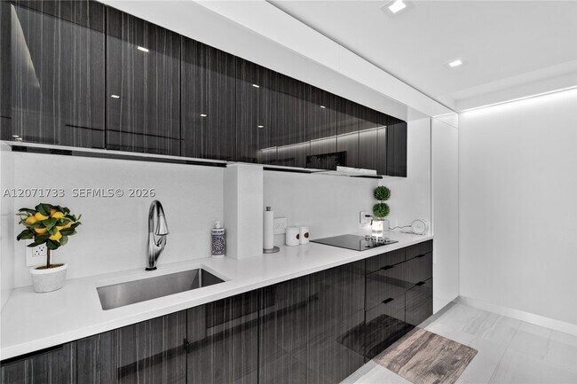 Photo - 5555 Collins Ave Unit 5A