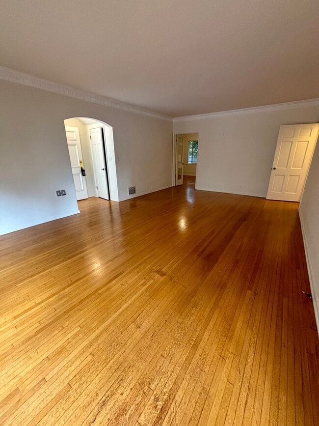Photo - Hillside, 7101-7111 1/2