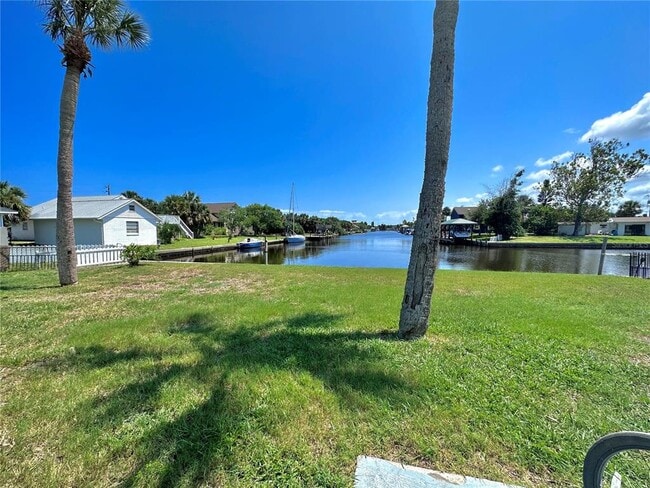 Photo - 360 Palm Cir