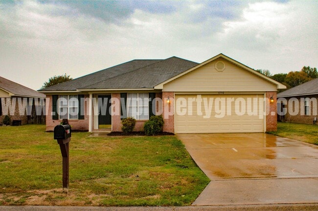 Photo - 1750 Longfellow Dr