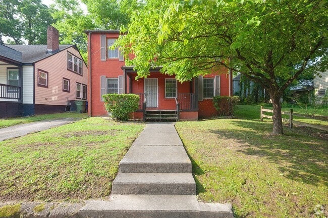 Building Photo - Spacious 3bd/2ba On Quiet Street Minutes F... Rental