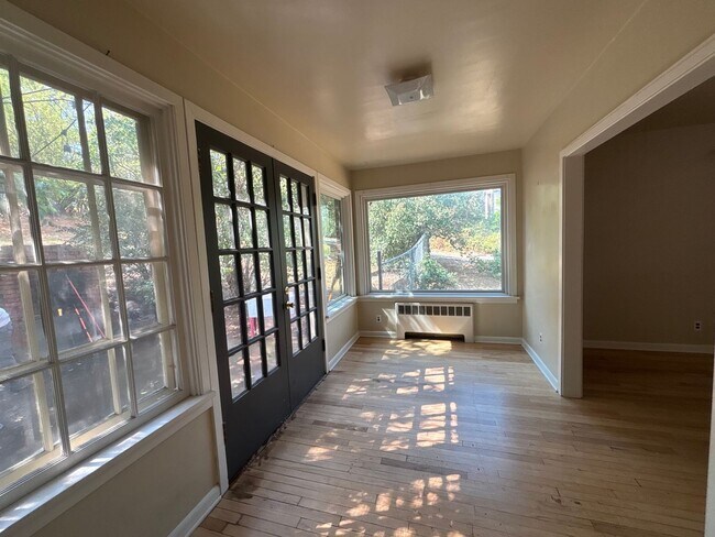 Photo - 715 NE Stadium Way Unit Upper