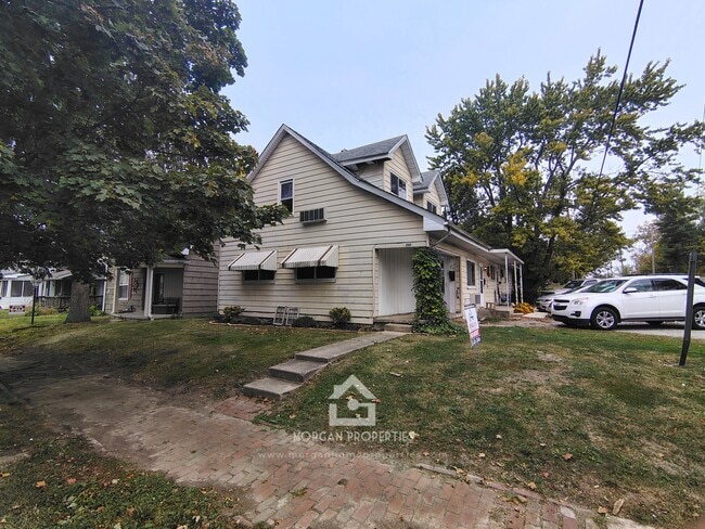 Building Photo - 222 E Monroe St Unit 1