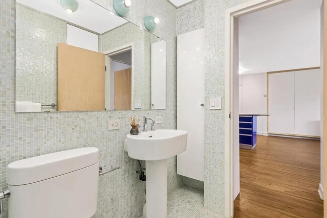 Photo - 2928 Dean Pkwy