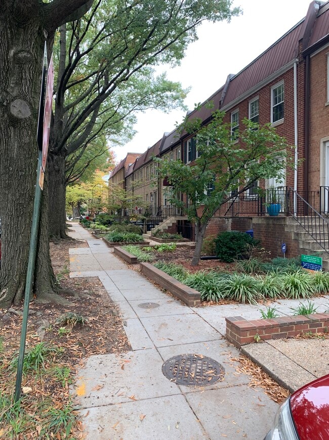 Building Photo - 603 G St SW