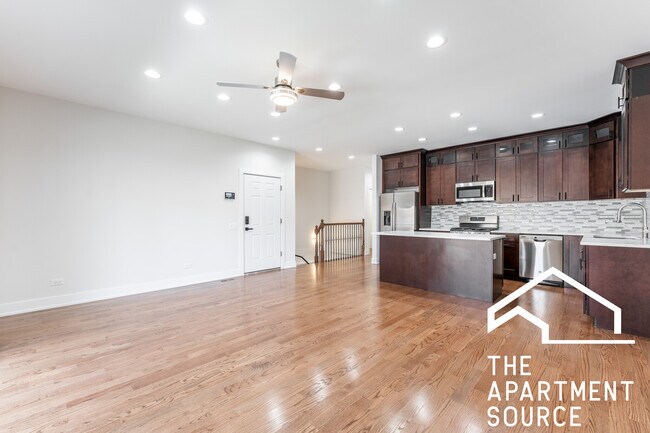 Photo - 3329 N Avers Ave Unidad 1N