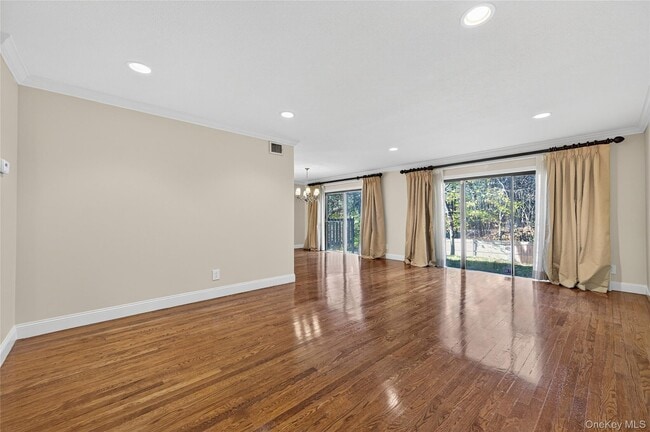 Photo - 7 Meadowood Dr