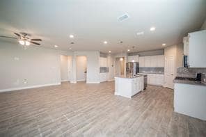 Photo - 744 Shepperton Wy