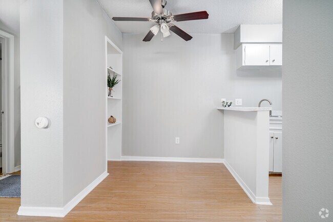 1BR, 1BA - 700SF - Dining Room