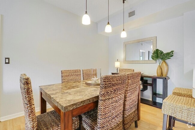 Building Photo - 2803 Sarento Pl Unit 201 Rental