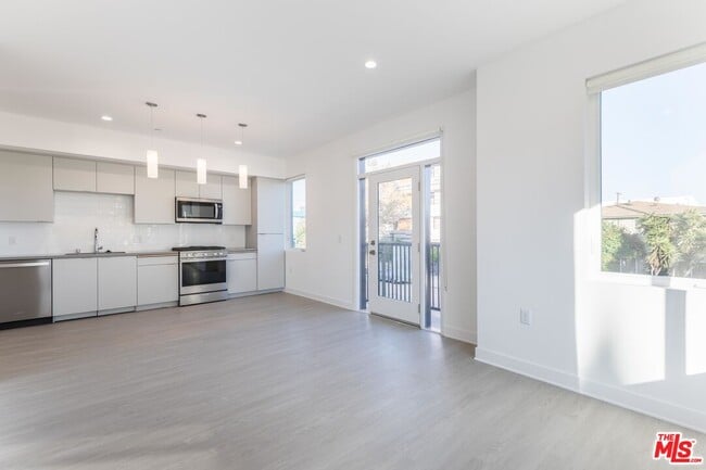 Photo - 843 Wilcox Ave Unit 201