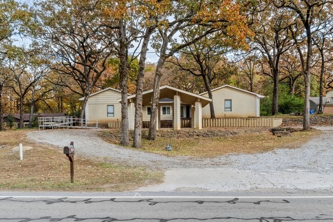 Building Photo - Gorgeous 5 bedroom, 2.5 bath House on a .8...