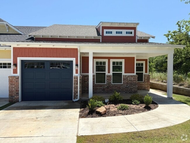Building Photo - Large 2 Bed, 2 Bath in Beautiful Well Main... Rental
