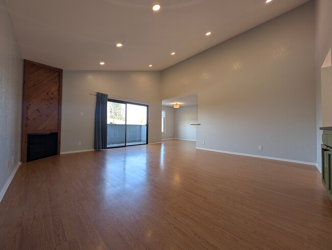 Photo - 5530 Thornburn St Unidad 204