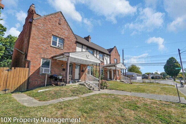 Photo - 1656 E Sycamore St