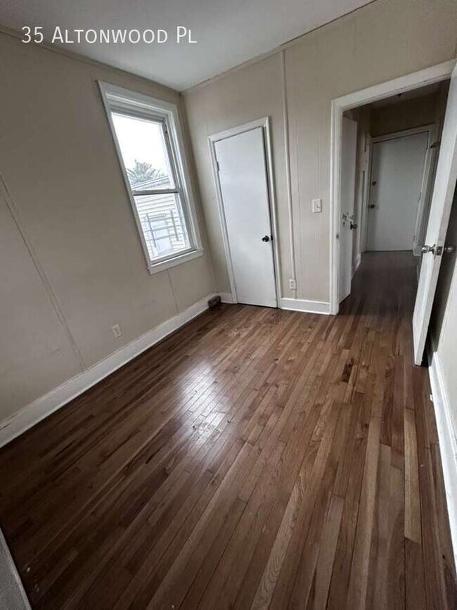 Photo - 35 Altonwood Pl