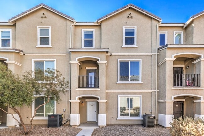Building Photo - Three Story Townhouse Near Nellis AFB