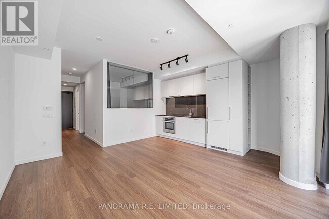 Photo - 689 The Queensway Unit 305