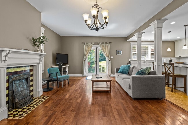 Building Photo - 9 Leslie St