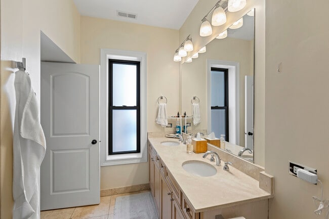 Photo - 5219 Winthrop,-2N Unit 2N