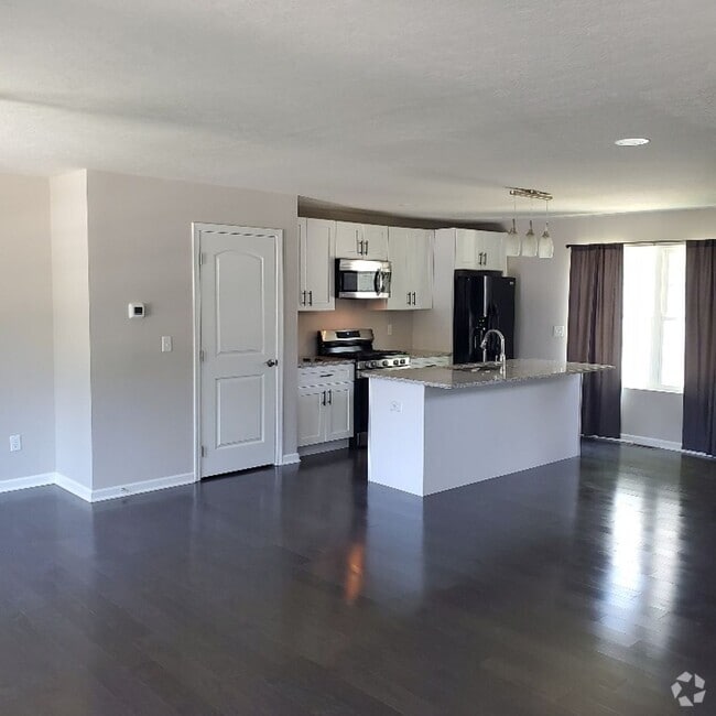Building Photo - 3 Bed Room House For Rent
