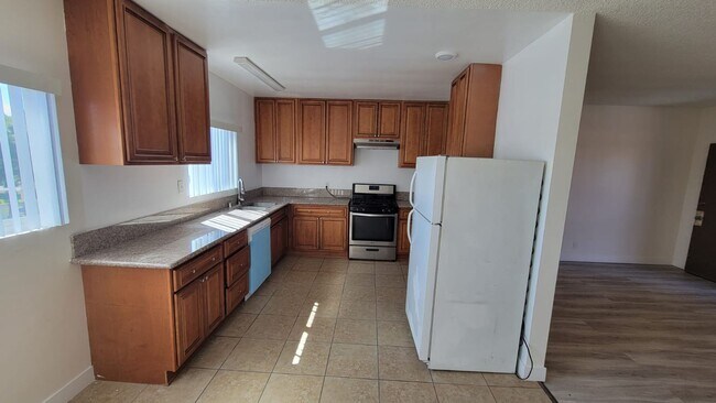 Building Photo - 13129 Oxnard St Unit 13