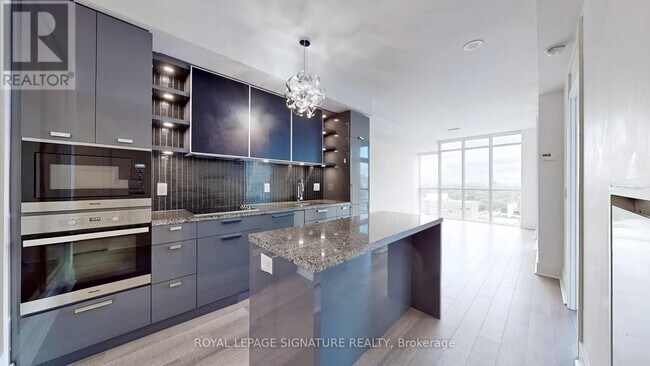 Photo - 32 Davenport Rd Unité 1705